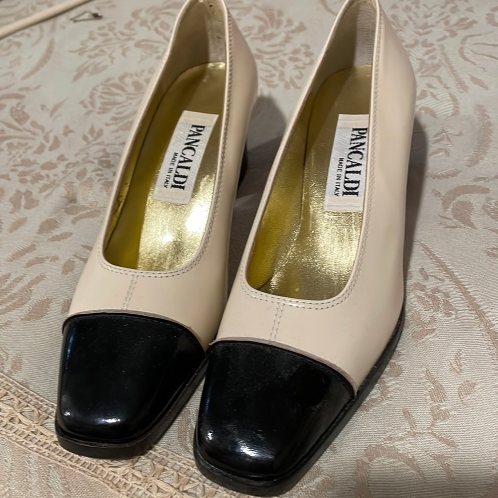 Pancaldi Italian leather cream pump with black tip